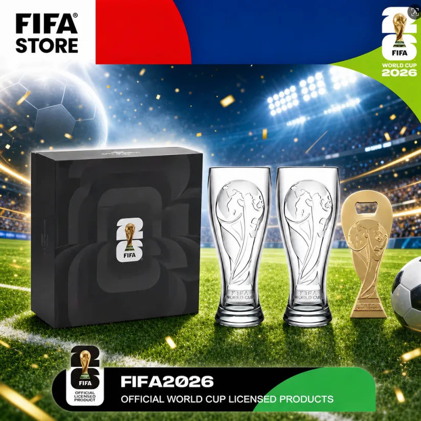Juego de copas de cristal con forma de trofeo de la Copa Mundial 2026™ y abridor de botellas dorado.