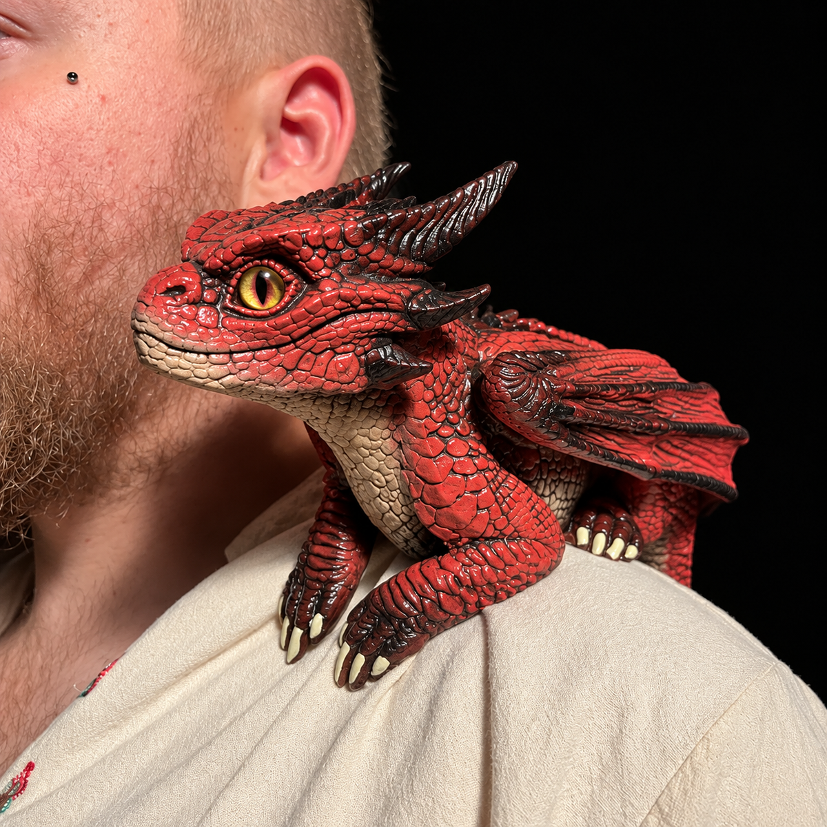Dragón de Hombro 3D Ultra Realista: Esculpido a Mano y Personalizado para Ti