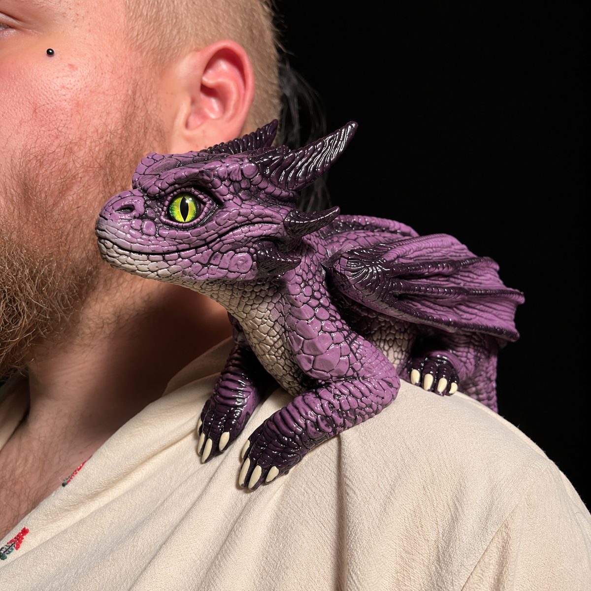 Dragón de Hombro 3D Ultra Realista: Esculpido a Mano y Personalizado para Ti