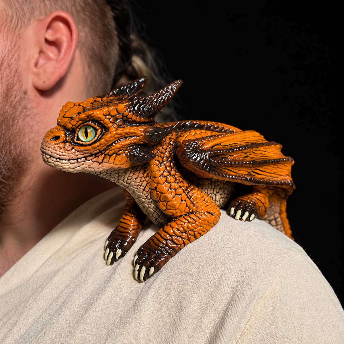 Dragón de Hombro 3D Ultra Realista: Esculpido a Mano y Personalizado para Ti