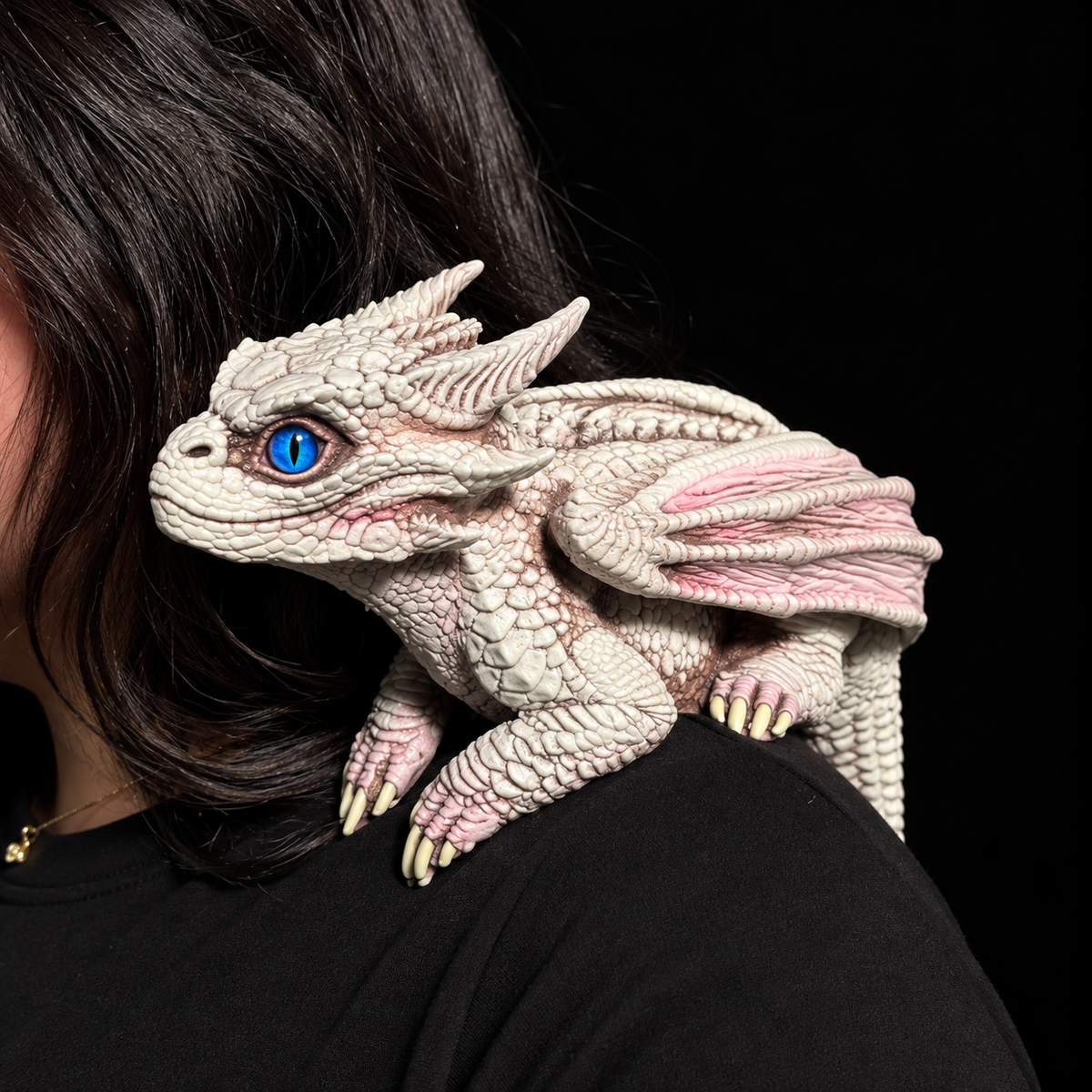 Dragón de Hombro 3D Ultra Realista: Esculpido a Mano y Personalizado para Ti